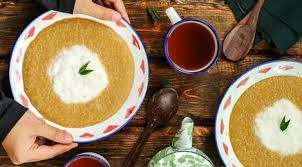 Adanya bubur dua warna dalam perayaan tersebut adalah sebagai ucapan syukur atas kelahiran anak dalam keluarga. Filosofi Bubur Merah Putih Pada Acara Selamatan Dalam Tradisi Jawa Lifestyle Fimela Com