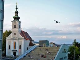 Sie hat nur einen tag gehangen, die regenbogenfahne. Regenbogenfahne Auf Der Kirche