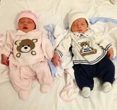 pin de lovergirl 717 em beautiful twins bebes gemeos casal bebes gemeos criancas coreanas pinterest