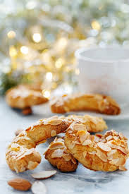 Croissants Aux Amandes Sans Gluten Recette Recette Croissant Recette Dessert Sans Gluten Biscuit Sans Gluten