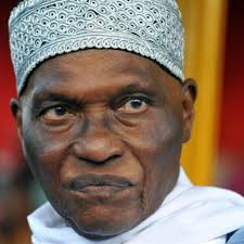 Sénégal : le président Wade conteste l'interdiction de la mendicité dans  les lieux publics