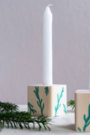 Für so eine wunderschön puristisch schicke dekoration. Diy Kerzenstander Aus Holz Adventskranz Selber Machen Selber Machen Kerzen