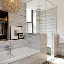 A New York Flat With A Glamorous View Graue Badfliesen Grosse Badezimmer Bad Inspiration