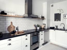 Decouvrir L Endroit Du Decor Clair Et Net Decoration De Cuisine Blanche Decor De Cuisine Vintage Decoration Cuisine