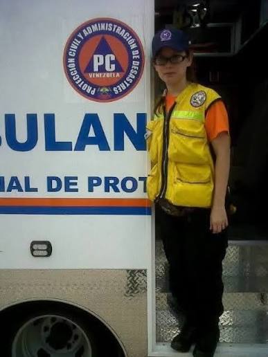 Rescatista de La Guaira: “Siento que jamás podré arrancarme ese olor a muerte” La nutricionista Daniela Villarroel, bombera voluntaria de la UCV, trabajó 18 días entre los escombros tras el doble terremoto