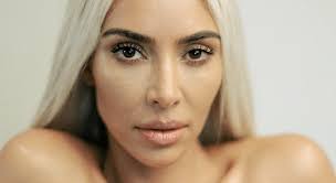 Det bar Kate Middleton på sitt första kungliga porträtt