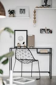10 Minimal Office Spaces That You Will Be Smitten With Minimalist Ev Endustriyel Mobilya Ofis Tasarimi