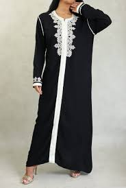 Nouveaux modèles de caftan marocain moderne à vendre des prix convenables sur dressslef. Robe Marocaine Longue Avec Broderies Et Strass Style Caftan Oriental Pour Femme Couleur Noir Pret A Porter Et Accessoires