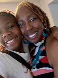 Good morning my heart hurts so bad I can't stop crying this women right  here has been in my life since I was a baby me and Latoya S Dolly has been