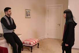 Asla vazgeçmem'de başrolleri, tolgahan sayışman (yiğit) ve amine gül. Asla Vazgecmem 2015