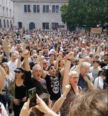 Ce dispositif sera obligatoire pour accéder à la plupart des événements et lieux publics. Manifestation Anti Pass Sanitaire Environ 2 000 Personnes Dans Les Rues De Besancon Ce Samedi Macommune Info