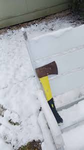 Petite hachette our fendre des echellettes de bois fendre Petite rondins