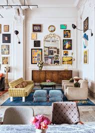 This Living Room Is The Quintessential Artful Eclectic Interior It Mixes High And Low Idee Arredamento Soggiorno Idee Di Interior Design Arredamento Eclettico