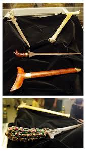 Keris taming sari was a prize from the javanese kingdom of majapahit to hang tuah after he fought and killed their supposedly invincible warrior named taming sari from majapahit. Man Taming Sari Antara Mengkeme Anak Anak Perak Facebook