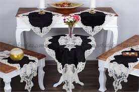 5 parça fransız dantelli salon sehpa örtüsü takımı 1 adet 60x150 cm sehpa örtüsü 1 adet 40x120 cm runner 1 adet 40x90 cm runner 2 adet 40x40 cm kare peçete. Salon Takimi Kadife 5 Parca Siyah