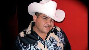 Chuy Lizárraga canta a campesinos durante bloqueos en Michoacán- Grupo  Milenio