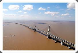 Jembatan donghai adalah jembatan lintas laut terpanjang di dunia. May 2014 Ristekhimatesil Page 2