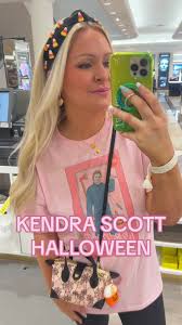 I am a SUCKER for anything candy corn 💛🧡🤍 #kendrascott #jewelry  #halloween #shopping