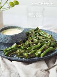Pimientos De Padron Mit Knoblauch Dip Rezept Mit Video Kitchen Stories Recipe Stuffed Peppers Garlic Dip Garlic Dip Recipes