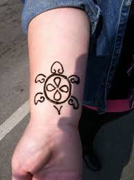 Henna designs can be a bit challenging, especially if you've never tried it before. Henna Harvest Turtle Cute Simple Henna Tattoo Henna Tattoo Designs Cute Henna
