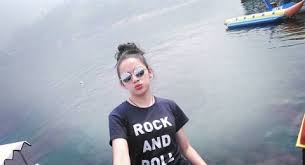 Meskipun bukan termasuk pemeran utama dalam sinetron ini, tokoh ceu edoh cukup menghibur. 5 Pesona Cantik Ribka Uli Pemeran Copet Di Preman Pensiun 4