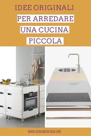 Per i piccoli ambienti è bene scegliere delle tonalità chiare capaci di donare una sensazione di più ampio respiro, scegliete quindi dei mobili bianchi e donate dinamicità ed un tocco di freschezza attraverso la scelta di piastrelle multicolore oppure di carta da parati per cucina dalle decorazioni particolari. Arredare Una Cucina Piccola Con Le Cucine Componibili