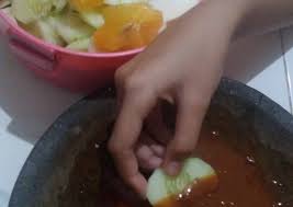 Hal itu untuk menarik minat pelanggan agar nyaman dalam membeli rujak buah anda. Bahan Bahan Rujak Buah Petis Asin Yang Lezat Untuk Jualan Masakan Enak Mudah