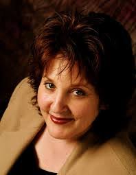 Anne Kunath's Instagram, Twitter & Facebook