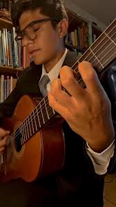 Self-taught guitarist from Mexico: Improvising a mix of flamenco and  classical (flamenco sub pointed out the classical vibes!