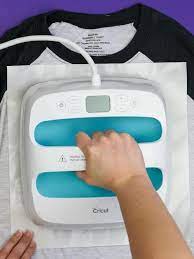 How To Use Heat Transfer Vinyl On Shirts Heat Transfer Vinyl Tutorial Heat Transfer Vinyl Shirts Vinyl Tshirts