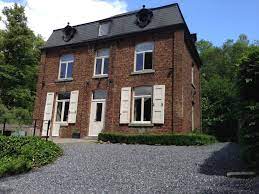 Op het einde van onze straat bevindt zich het natuurreservaat van les grottes de nichet, met veel mooie wandelroutes. Naturhauschen 31065 Ferienhaus In Felenne Beauraing