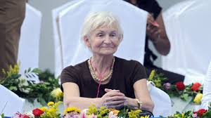 Über jahrzehnte hinweg beobachtete der bnd honecker auf schritt und tritt. Bizarre Trauerfeier Fur Margot Honecker In Chile B Z Berlin