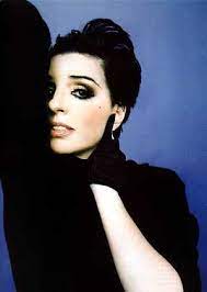 Jean seberg liza minnelli mia farrow charlize theron elizabeth taylor scarlett johansson mia wasikowska madonna audrey tautou. Liza Minnelli Konzert Nostalgie Gibt Den Ton An Der Spiegel
