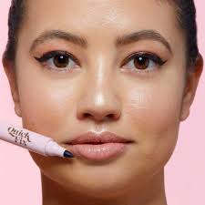 Quick-Fix-Makeup-Eraser-The-Quick-Flick-88355567.jpg?v=1733440904