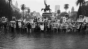 Das symbol der madres ist ein weißes kopftuch. 30 000 People Were Disappeared In Argentina S Dirty War These Women Never Stopped Looking History