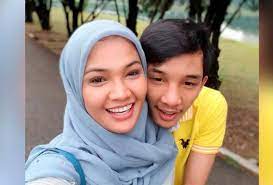 Sebelum ini djdanchef ada menulis mengenai zarina anjoulie kena tahan dipenjara kes memiliki dadah bersama seorang lagi rakan lelakinya. Zarina Zainuddin Nafi Jual Produk Timbang Kilo