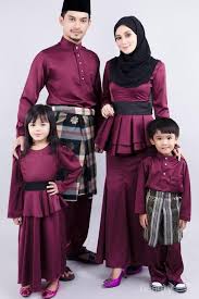 Inspirasinya kamu bisa tiru gaya artis indonesia di bawah ini. Intip 6 Inspirasi Baju Muslim Keluarga Yang Stylish Ini Agar Kompak Dan Menarik