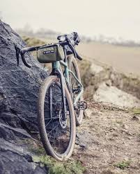La atlas viene con ruedas de 700c, pero está preparada para 650b y puede llevar neumáticos de hasta 47mm de ancho. Atlas Focus Bikes