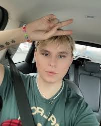 Kyle Mcnamee's Instagram, Twitter & Facebook