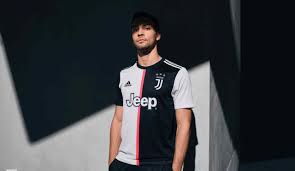 Shop the best home, away and third juventus kits & shirts. Juventus Unveil 2019 20 Home Kit Juventus