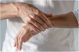 Nos articulations sont des structures complexes, composées d'os, de muscles, de ligaments, de les autres articulations comme les genoux, les coudes et les doigts peuvent aussi être touchées. Alcool Le Boire Entraine T Il Des Douleurs Articulaires Dans L Arthrite