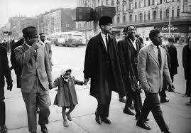 The biopic of the controversial and influential black nationalist leader. A Day Before Being Assassinated Here Are Pictures Of Malcolm X With His Wife Betty Shabazz And Their Children In 1965 Vintage News Daily