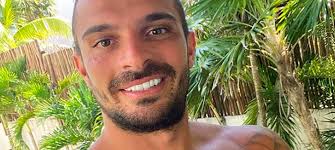 Maybe you would like to learn more about one of these? Julien Tanti Julien Tanti Decouvre Que Le Bebe A Des Problemes De Sante