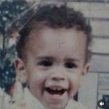 Fotos antigas de Chris Brown, quando era criança🥰 Old photos of Chris  Brown when he was a kid.