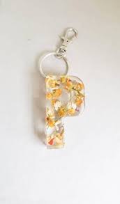 Chamomile Flowers Initial Keychains Yellow Letter Keyring Customised Dried Flower Keyring Personalized Gift For Women Cute Car Accessories Car Keychain Keychain
