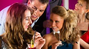 Wenn du das letztere vermeiden willst, lass die anmachsprüche von der stange einfach links liegen und denk dir selbst etwas aus, das esprit und originalität verrät. Flirtspruche 67 Lustige Susse Und Gute Spruche Zum Flirten