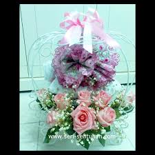 Lalu kenapa saat matahari akan terbit atau terbenam, warnanya justru berbeda, lebih ke warna orange? Pakej Pelamin Mini Pelamin Buaian Berendoi Gubahan Hantaran Jun 2011