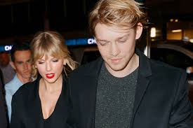 Joe alwyn's bio and a collection of facts like bio, movies, net worth, age, facts, wiki, height, affair, dating, girlfriend, taylor swift, golden globe, family, taylor swift boyfriend, salary, news, famous for, gossip, birthday, biography, personal life and more can also be found. Taylor Swift And Boyfriend Joe Awlyn Are Quarantined Together