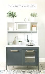 Ikea Duktig Spielkuche Diy Makeover Dies Ist Eine Kostengunstige Und Einfache Diy Pro Ikeakche Ikeakitchen Ikea Play Kitchen Play Kitchen Diy Play Kitchen