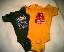 Harry Potter House Onesies Gryffindor Slytherin 10 00 Via Etsy Harry Potter Baby Clothes Harry Potter Baby Boy Harry Potter Baby